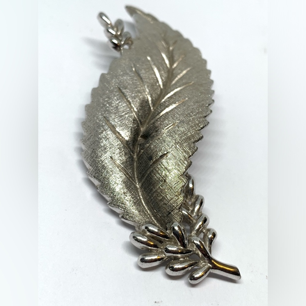 CROWN TRIFARI Brooch Pin Brushed Silver Tone Leaf Berries 3 1/2" Tall Vintage - Picture 3 of 7